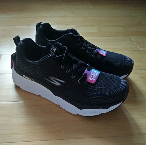 Skechers Shoes - -NEW- Skechers GOrun Max Cushioning Elite Sneakers 6